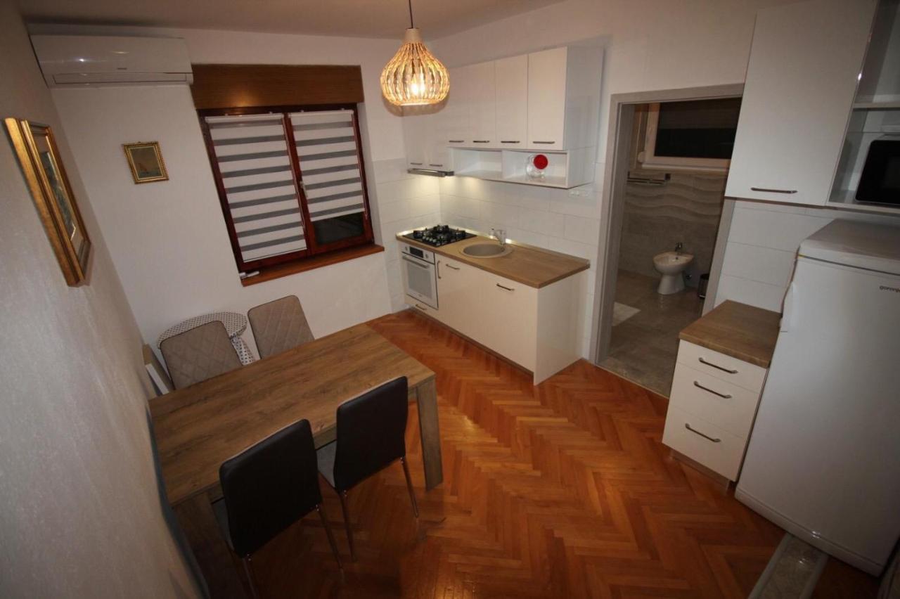 Apartment Zo-Na Povile Bagian luar foto